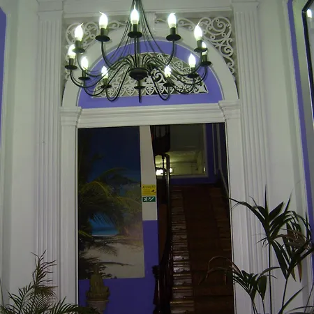بيت ضيافة Residencial S Juliao Al 2*